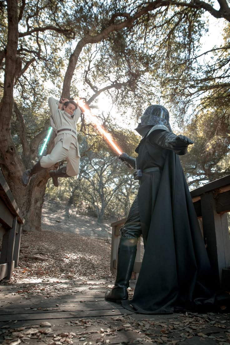 Jedi vs Sith Costumes: How Their Clothing, Colors, and Lightsabers Differ